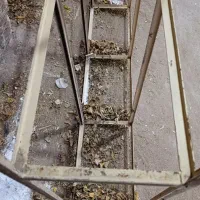 یک قفسه آهنی و یک میز|فروشگاه و مغازه|جهرم, |دیوار