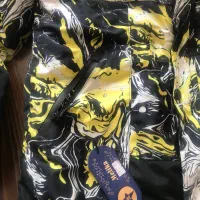 کاپشن|لباس|اصفهان, هزارجریب|دیوار