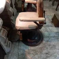 تعدادی صندلی آرایشگاه