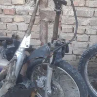 گوشی اپل 5 با مقدار لوازم موتور یاماها و لاکی