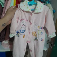 تعدادی لباس کودک