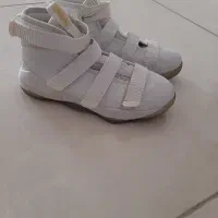 دو جفت کفش ورزشی