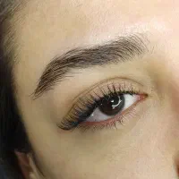 خدمات تخصصی اکستنشن مژه و لیفت لمینت مژه ابرو