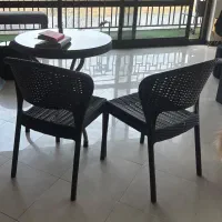 میز و صندلی دو نفره در حد نو