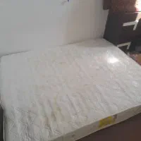 یه تخت خواب دو نفره سالم هست جا نداریم|تخت و سرویس خواب|سلماس, |دیوار