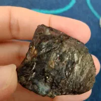 یک عدد سنگ مشکوک به شهاب