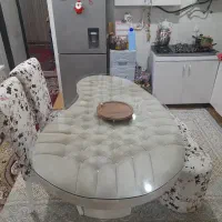 میز غذاخوری در حد نو