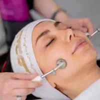خدمات پاکسازی و فیشال پوست بانوان