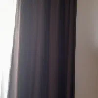 دوجفت کنار پرده مخمل کالیفرنیا اصل .قهوه ای غلیظ