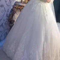 لباس عروس و تور و شنل