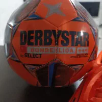 کفش و توپ فوتبال