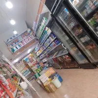 فروشنده خانوم سوپرمارکت