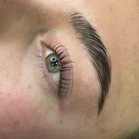 اموزش و خدمات لیفت لمینت مژه و ابرو