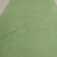 تعدادی چمن مصنوعی و موکت