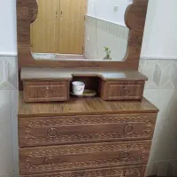 تخت خواب تک نفره و میز آرایش|تخت و سرویس خواب|قم, سراجه (۱۵ خرداد)|دیوار