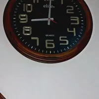 یک عدد ساعت دیواری