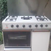 اجاق گاز فردارسالم ودرخت نخل بزرگ ومیز تلفن