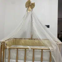تخت کنار مادر