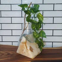 گلدان هرمی شیشه ای