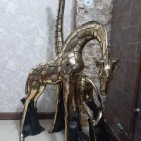 مجسمه زرافه و تابلو فرشته هر دو جنس پلی استر هستن