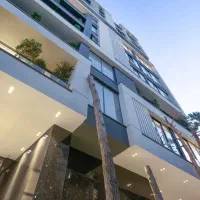 ۱۲۱ متر ، طبقه پنجم ، ۴پارکینگ ، شمالی حیاط