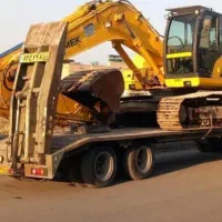 راننده بیل زنجیری