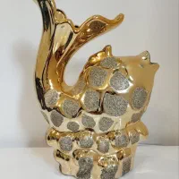 گلدون ماهی و شمعدون طلایی و رومیزی شیک