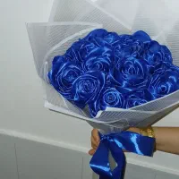 گل رز به هر رنگ