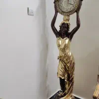 ساعت ایستاده کنار سالن