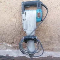 هیلتی ۱۳۰۴ گریسی|ابزارآلات|مشهد, کوشش|دیوار