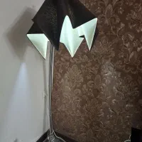 آباژور ایستاده