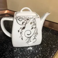 قوری چینی سالم مارک توس (مربع شکل )