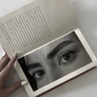نقاشی چهره  داخل دفتر وکتاب