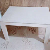 میز تحریر چوبی و لوازم دیگر