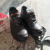 کفش کار فولادی|کیف، کفش، کمربند|طرقبه, |دیوار