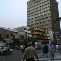 فروش اپارتمان ۱۰۸ متری دو خواب چهارراه استانبول