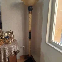 آباژور کنار سالنی و آباژور کنار مبلی با میز