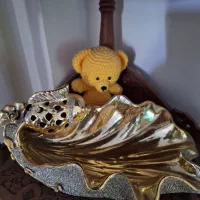 ۵ عدد مجسمه طلایی به فروش میرسد
