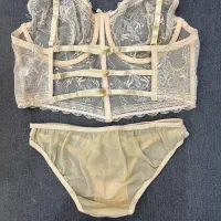 میسا ترک توری|لباس|قائن, |دیوار