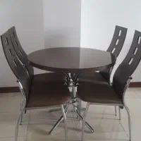 مبل ۵ نفره و میز ناهار خوری ۴ نفره