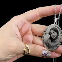 حک عکس و متن دل‌خواه مشتری روی اکسسوری و بدلیجات