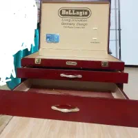 جعبه خالی قاشق و چنگال تمیز