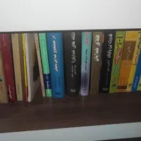 فروشنده کتاب خانم غرفه سیتی سنتر