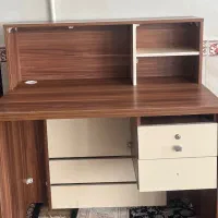 میز کامپیوتر و میز تحریر و کتابخونه و صندلی