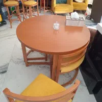 میز ۴ نفره کم جا /در حد نو /سالم و با کیفیت