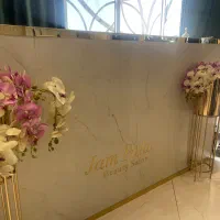 منشی سالن زیبایی