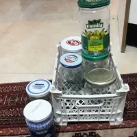 چند تا شیشه سس و زیتون