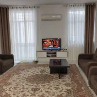 مبل کار کرده پارچه ای به رنگ قهوه ای