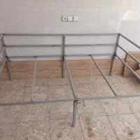 تخت آهنی