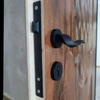 دستگیره رزت و پلاکی درب چوبی قفل